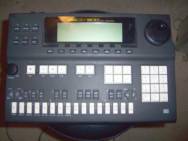 Yamaha QY300 Music Sequencer