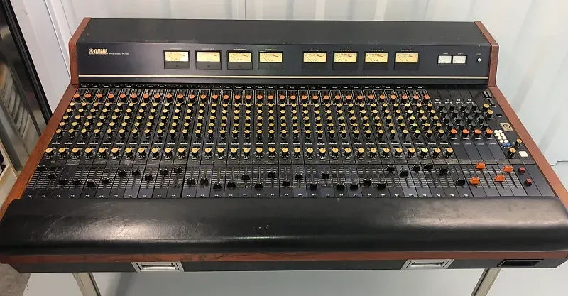32 channel Yamaha PM-1000 console